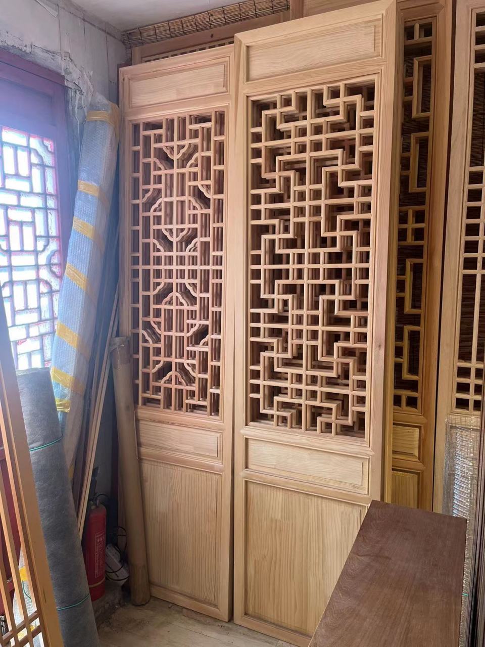 木藝小周古建涼亭門窗花格,是一家集設(shè)計,生產(chǎn),加工銷售,施工于一體的